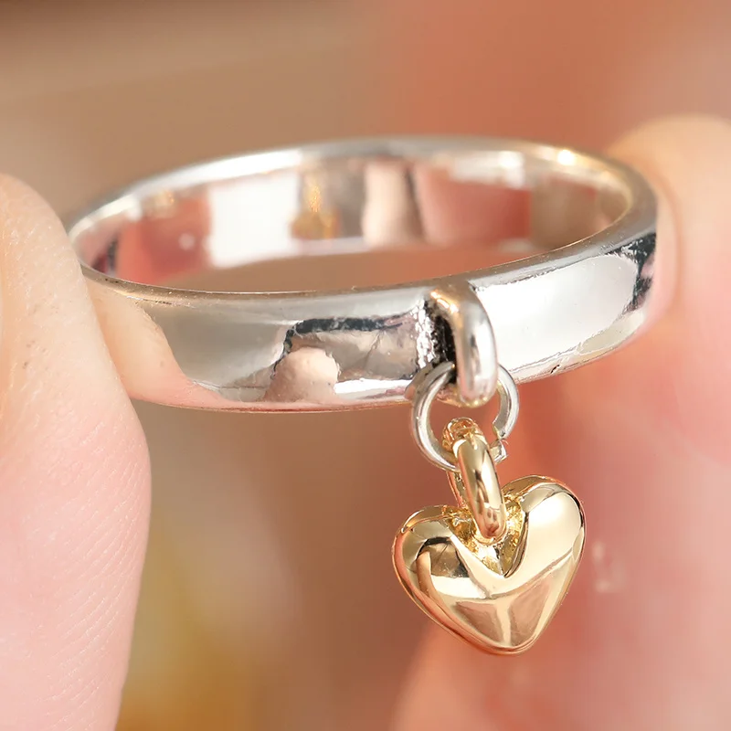 Exquisiter zweifarbiger Liebesherz-Anhängerring für Damen mit glänzender Textur für den täglichen Gebrauch, Ring-Accessoire, romantische Schmuckgeschenke
