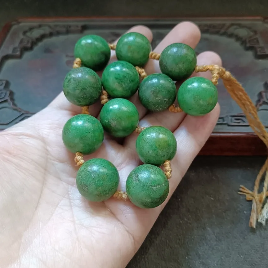 

Antique collection reflux old pulp dry green hand-held dry green round beads, a string of twelve