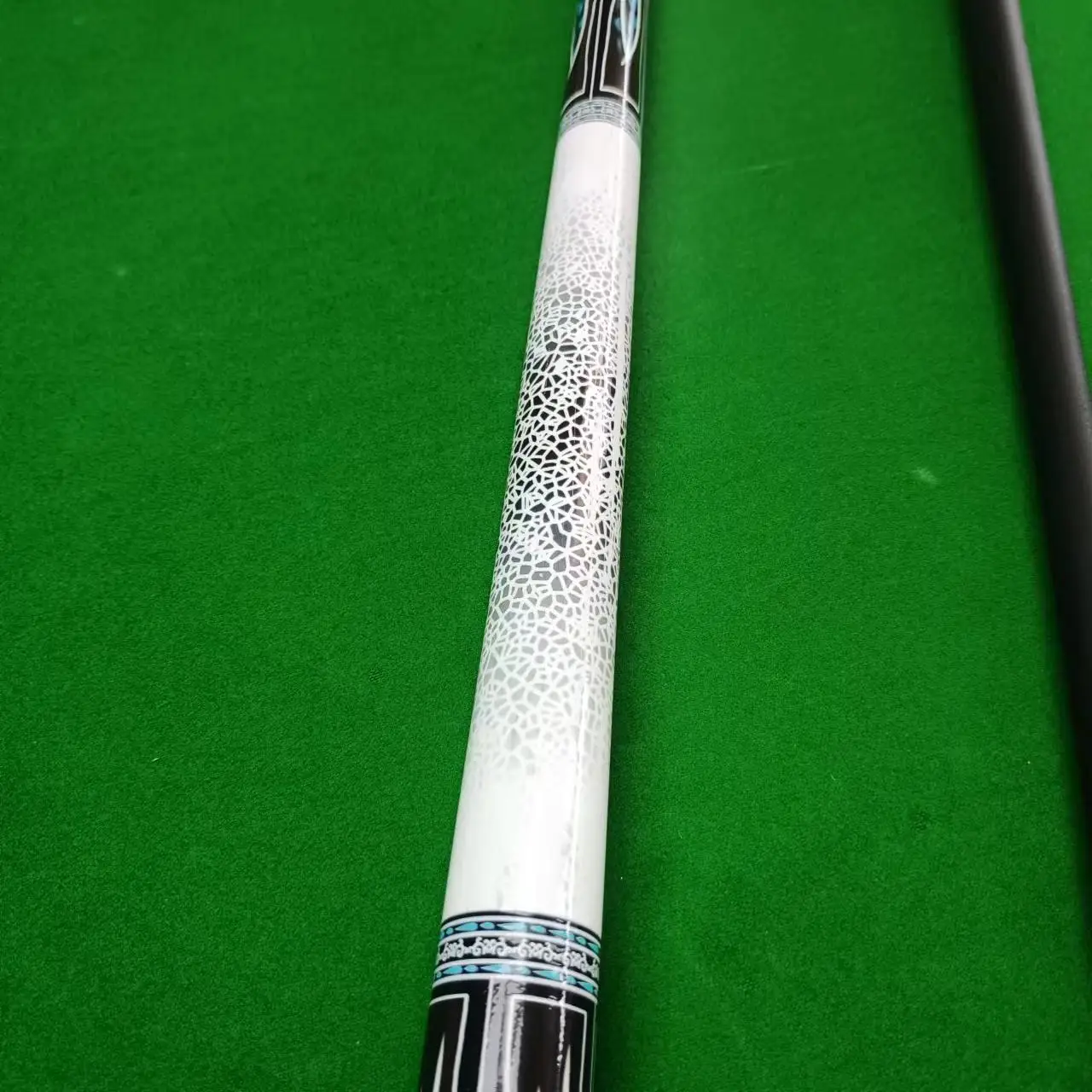 

Durable Composite Billiard Cue Stick Expandable Non Slip Design for American Pool