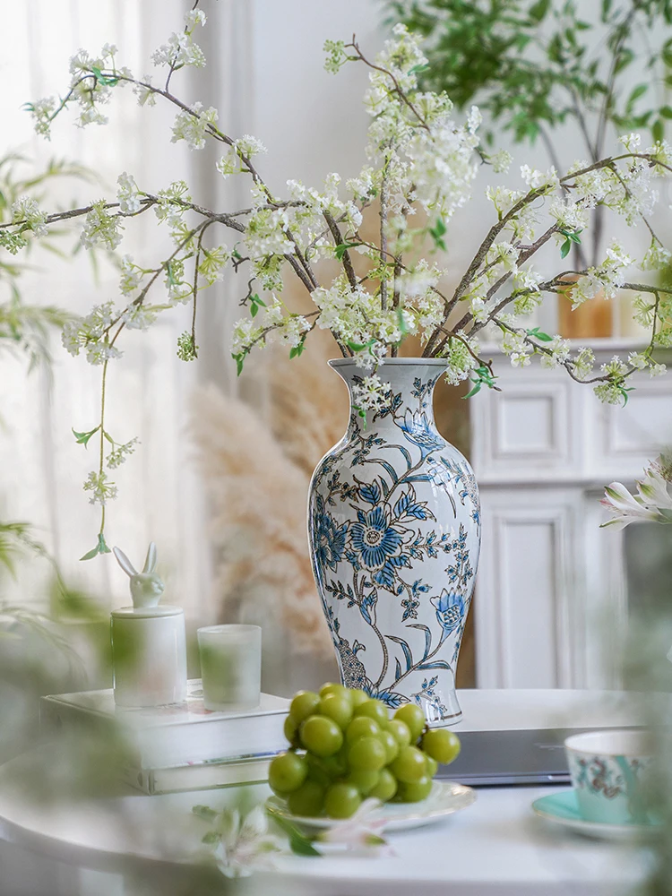 New Chinese blue and white porcelain vase Song Dynasty aesthetic ornament retro ceramic flower arrangement high-end living room