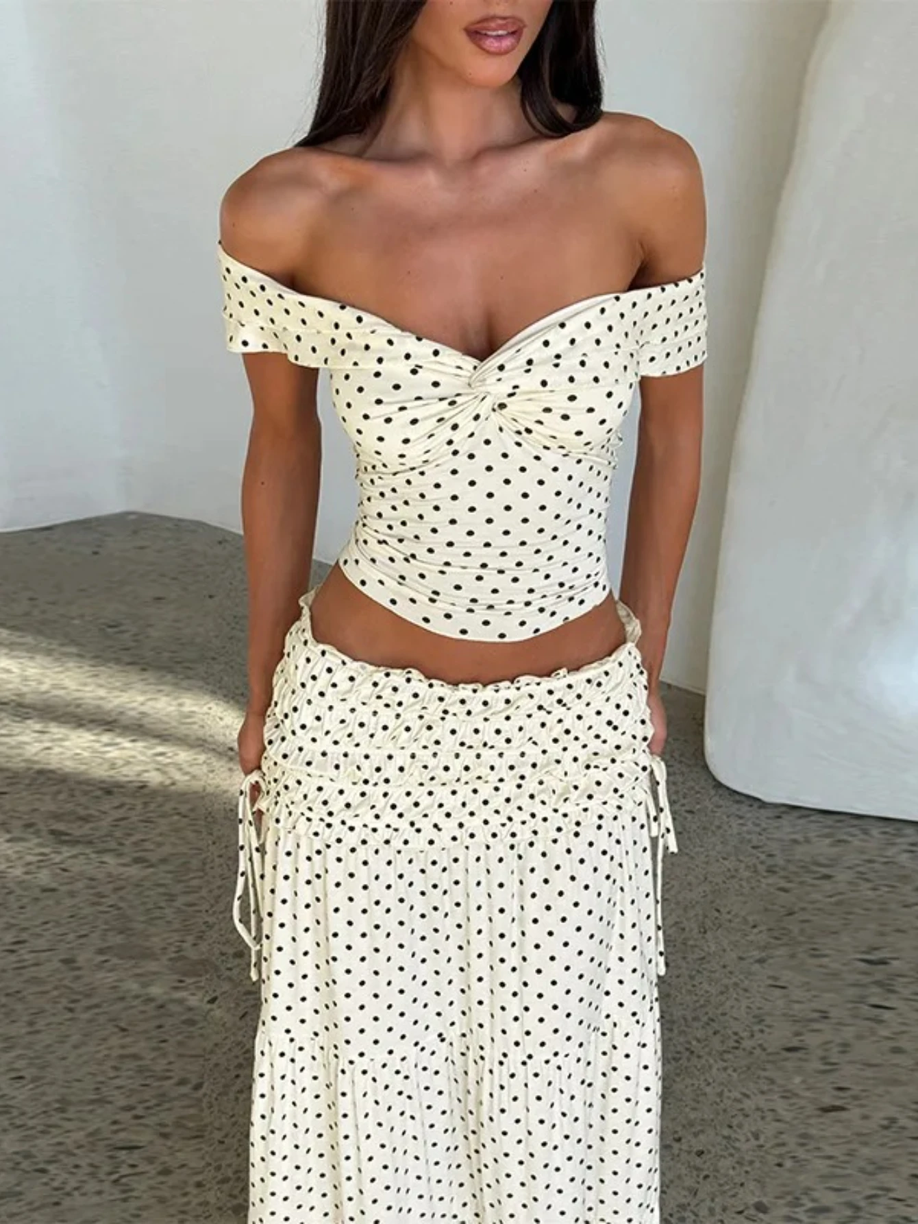 

Сексуальная длинная юбка без бретелек, женский костюм, модный короткий топ в горошек, юбка с высокой талией и бантами, повседневный женский комплект из 2 предметов