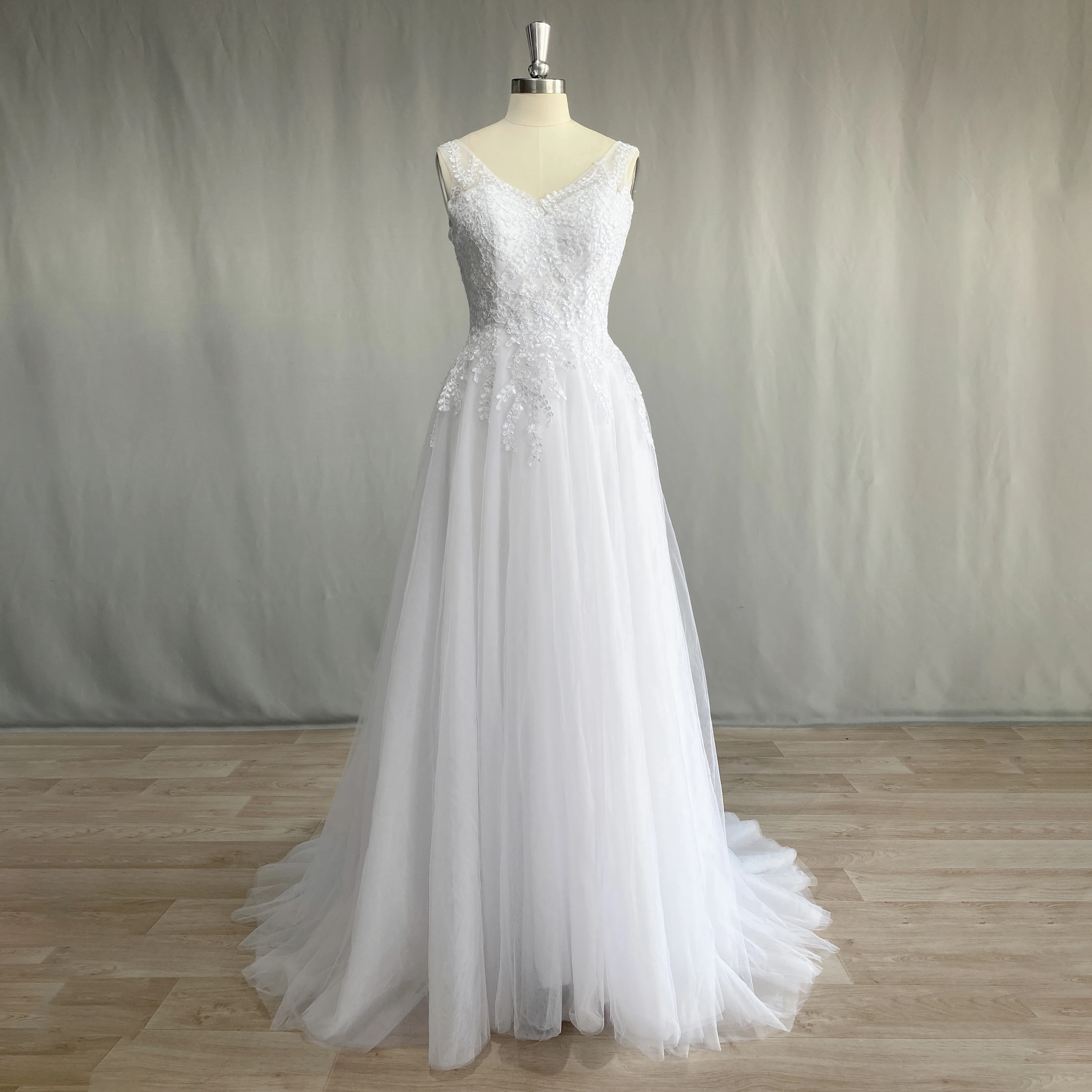 

Dideyttawl Backless Lace Leaves Wedding Dress V Neck A Line Appliqued Tulle Sleeveless White Bridal Gowns Robe De Mariée