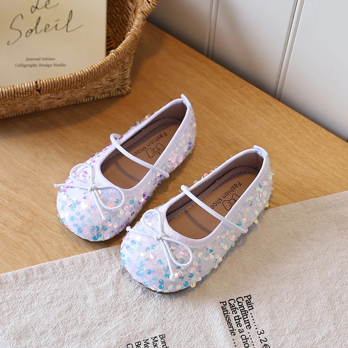 Girls 2026 New Fashion Sequined Little Girl Princess Shoes Spring and Autumn Leisure Soft Bottom Comfortable Non-slip Pumps