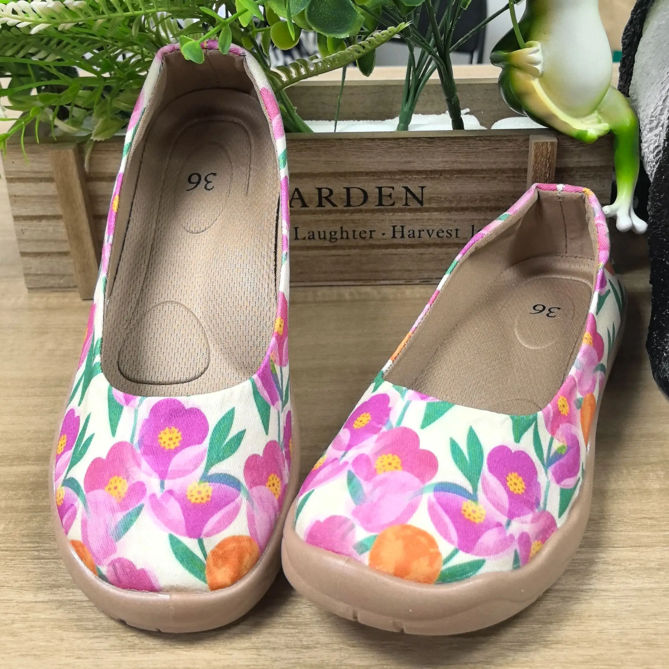 

Women's New Summer Fashion Cute and Sweet Fairy Rose Red Flower Print Casual Shoes, Comfortable Shallow Low-Cut Soft Soles, Lightweight and Breathable Large Size Women's Shoes
