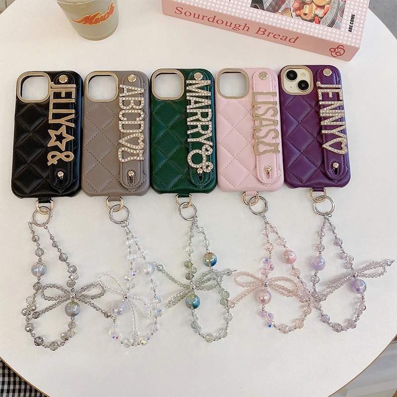 

Для iPhone 16 15 14 13 Pro Max 16 plus кожаный чехол для телефона браслет-подставка индивидуальное имя письмо кристалл браслет чистый цвет красивый