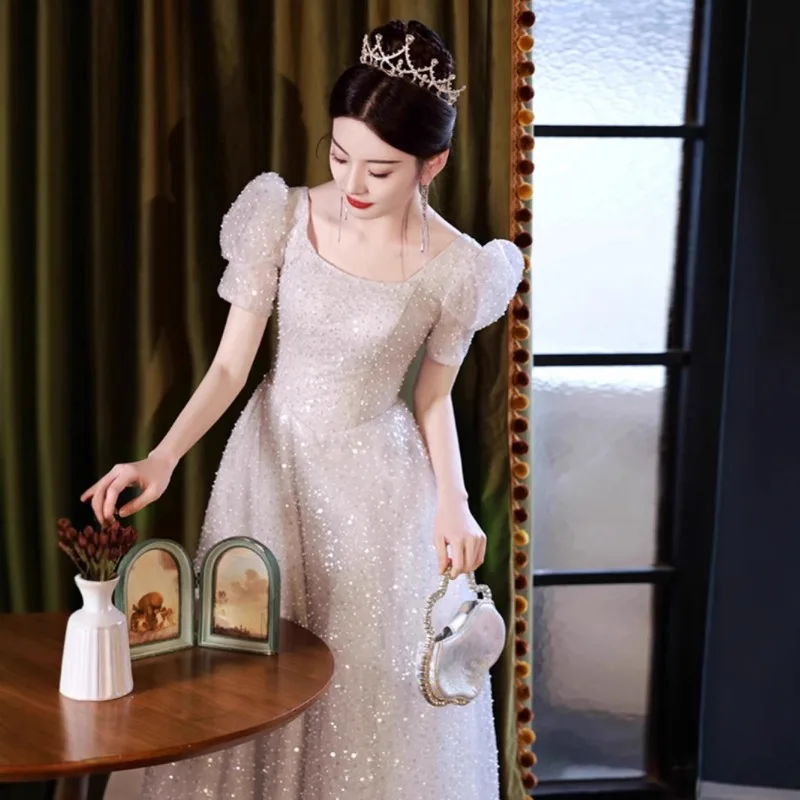 Abito da sera francese con paillettes grigio argento con spalline, spettacolo di nicchia, esame d'arte di compleanno, abito da principessa di laurea