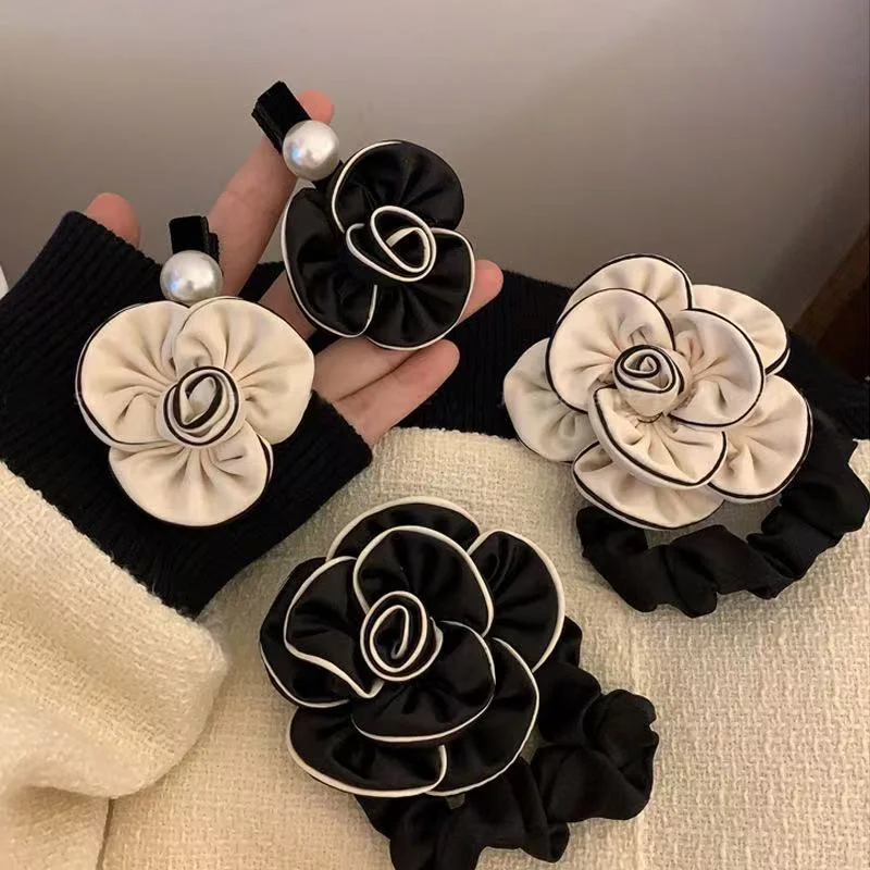 Grampo de cabelo de tecido feito à mão Camélia - Acessório de cabelo versátil estilo Petite Chanel, grampo de cabelo, presilha de cabelo, garra de cabelo