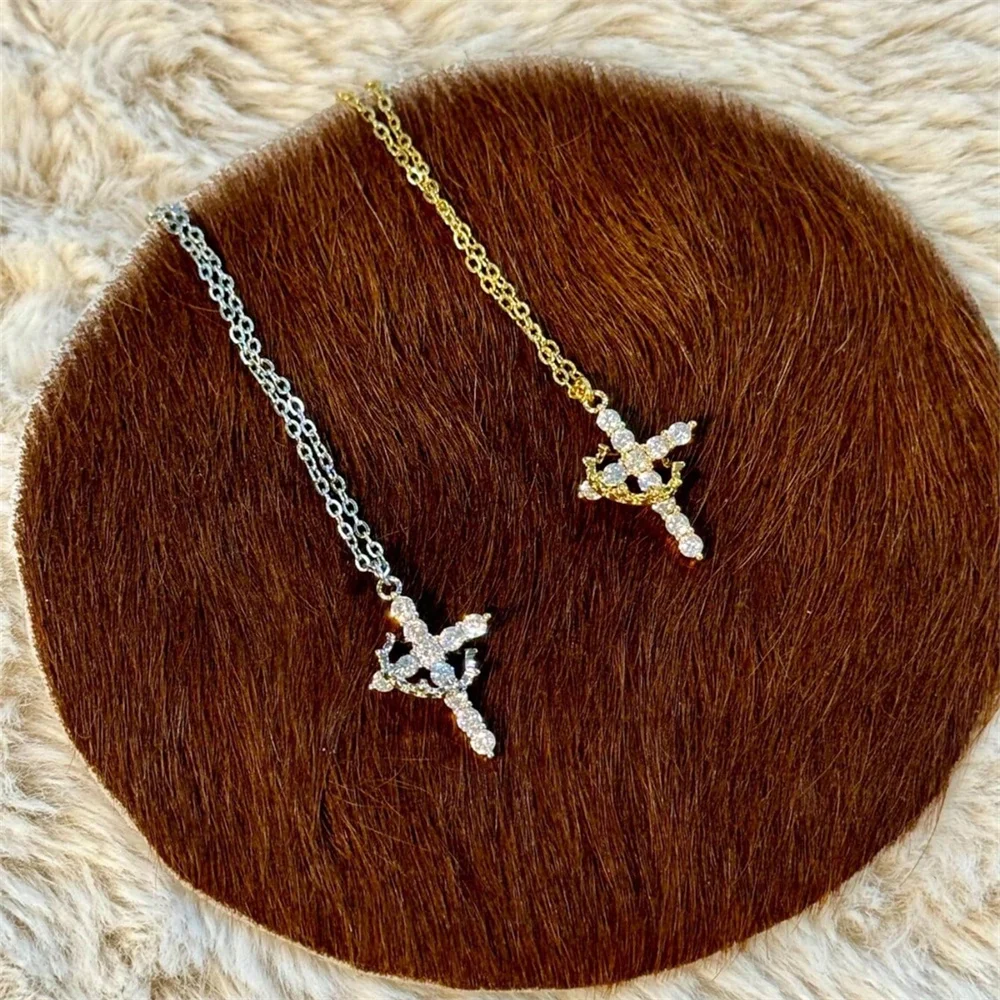 قلادات بدلاية تاج متقاطع كلاسيكي من الزركون الأبيض للنساء سلسلة ذهبية وفضية اللون مجوهرات زفاف هدايا عيد الأم