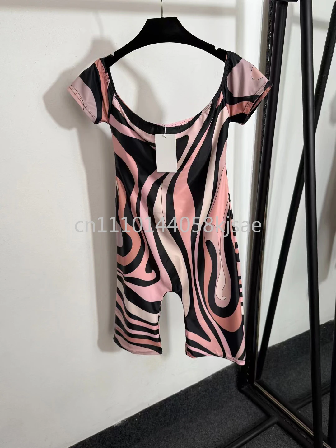 

Women's Pink Romper with Letter Signature Logo Classic Lady Sports Yoga Sets Beachwear