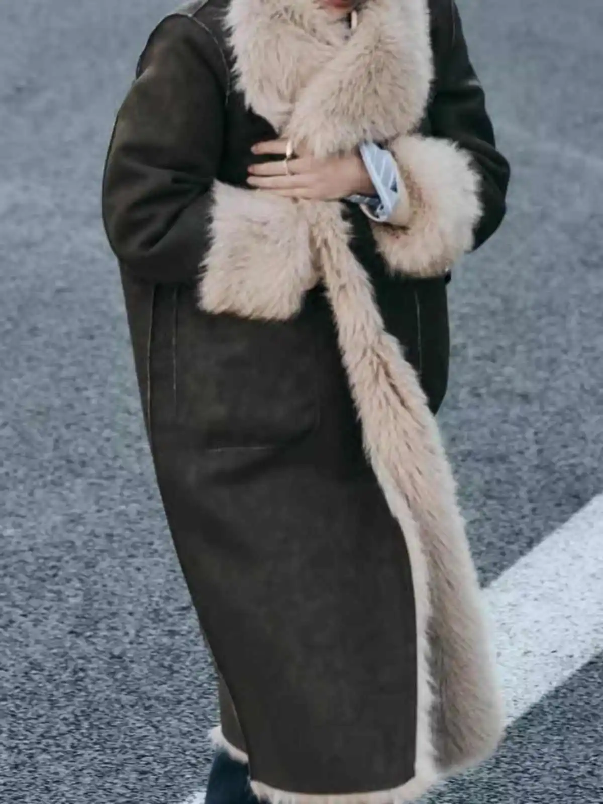

Retro Collar Fur One-Piece Coat For Women, New Fashion For Autumn And Winter 2025, Double-Sided Long Loose Coat