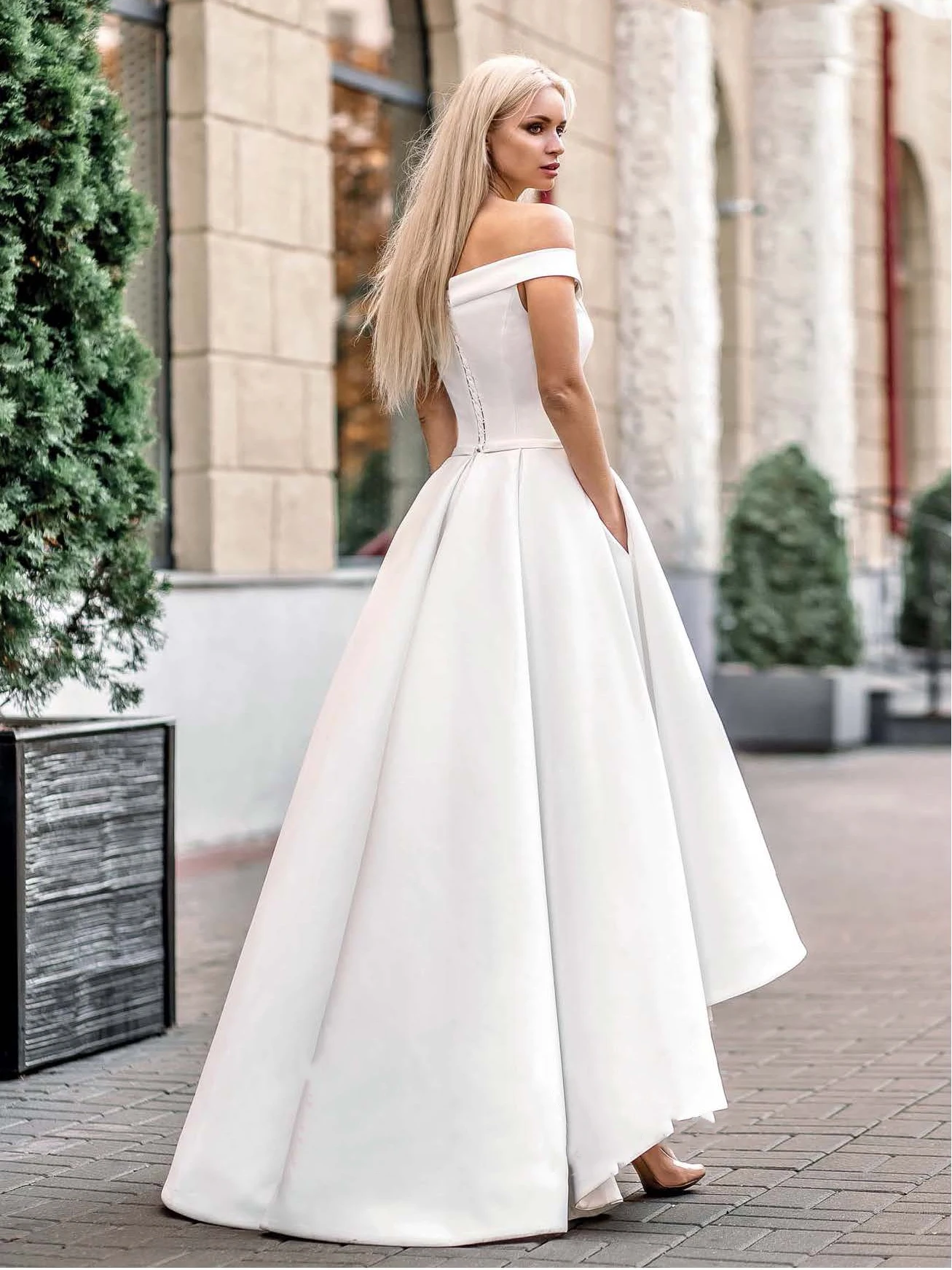 Simple Boat Neck Off The Shoulder Sleeveless Satin A-Line Wedding Dress For Bride With High Low Train Robe De Mariée Customized