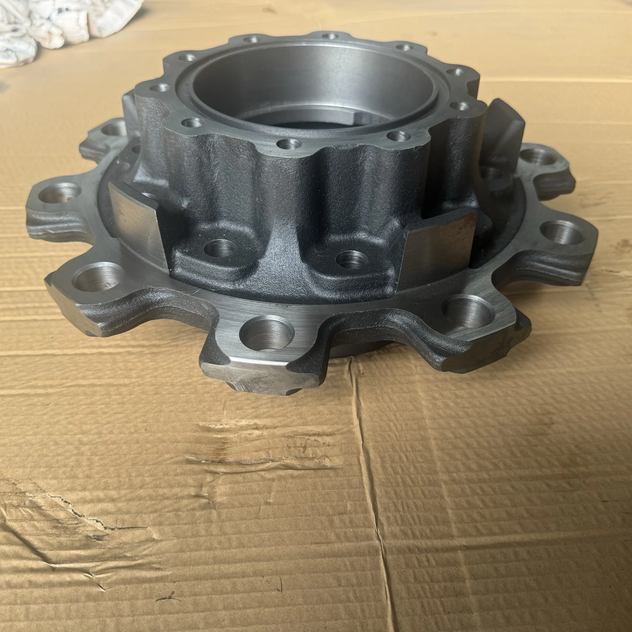 Wheel Hub Without Bearing Essential Truck Parts New Condition Model 81357010155S for MN Truck