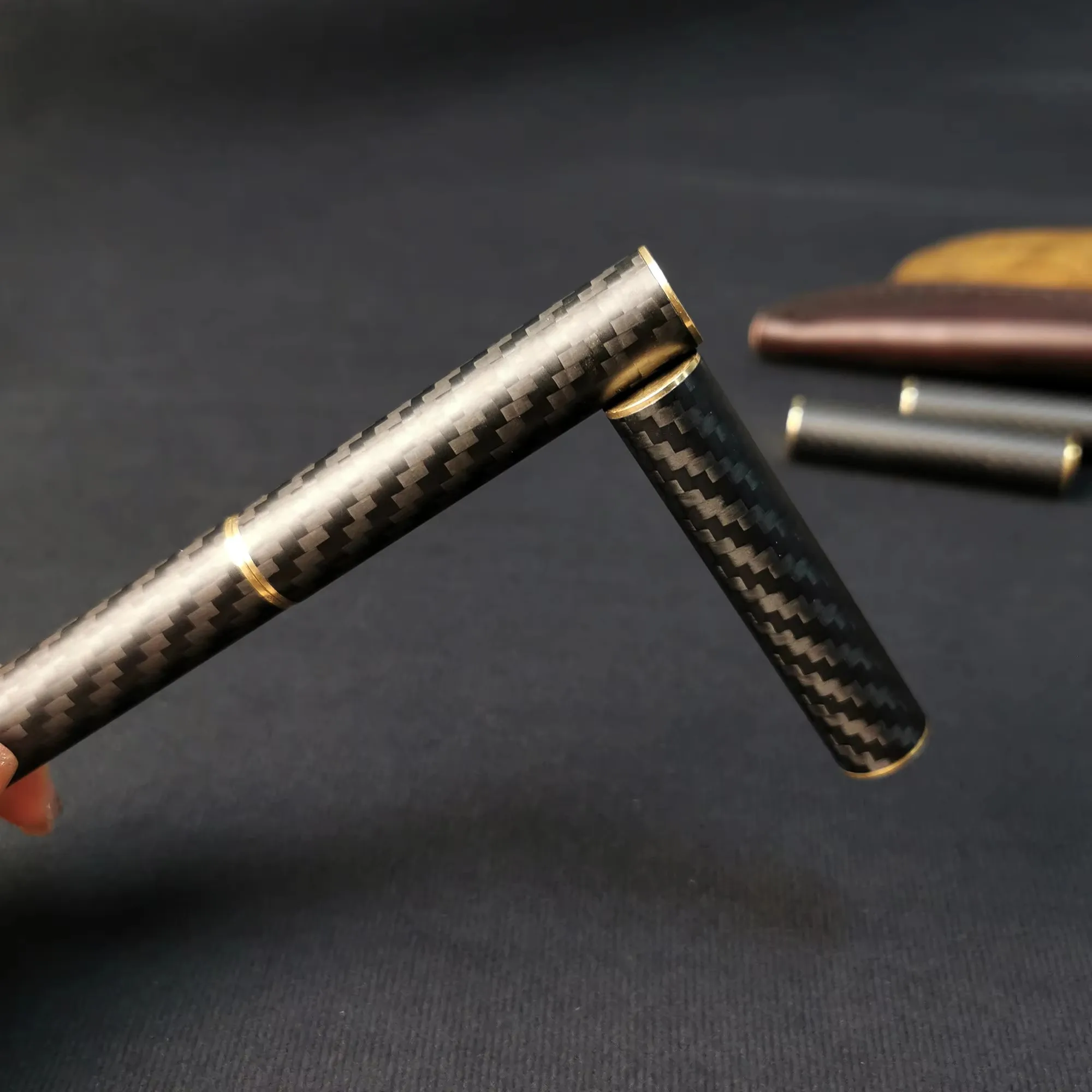 EDC フィジェットおもちゃ ストレス解消 大人用 磁気金属 カーボンファイバー 3セクションスティック 回転式 クリエイティブギフト