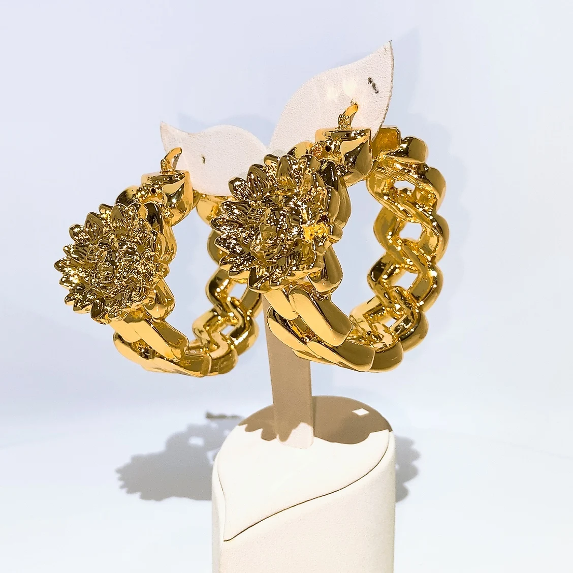 New Vintage Textured Chunky Hoop Earrings for Women 18K Gold Plated Beaded Edge Carved Round Huggie Earrings Fashion Party Daily