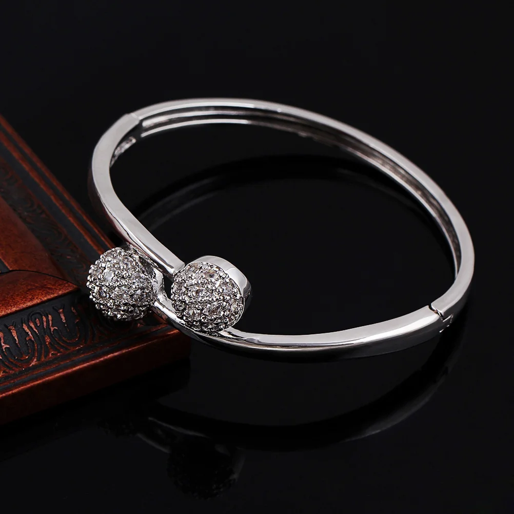 

Women Bangle Bracelet Stylish Simple Opening Cuffs Wristband Bracelet Jewellery Gift (Golden)
