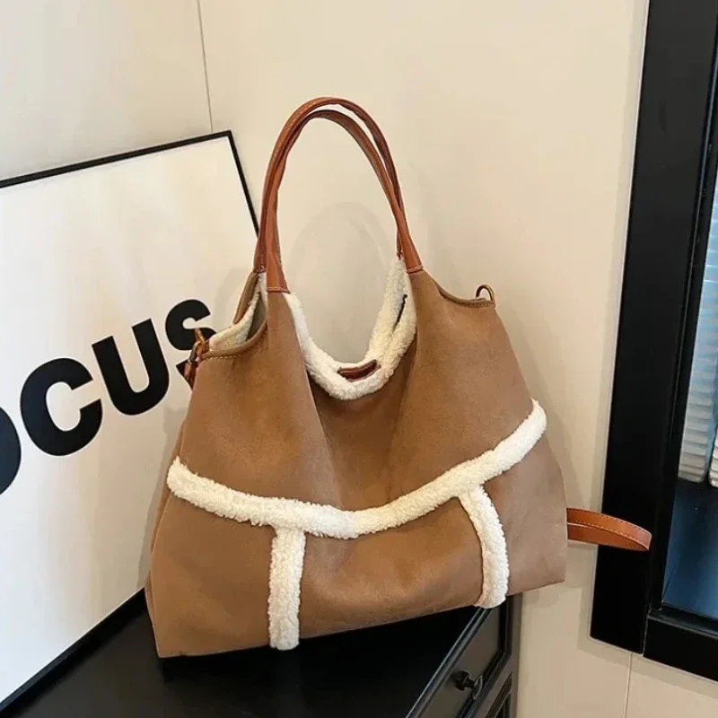 Nuevos bolsos de mano de gran capacidad de gamuza sintética a la moda, bolso de mujer versátil de gama alta de nicho, gran oferta, bolso de hombro versátil informal