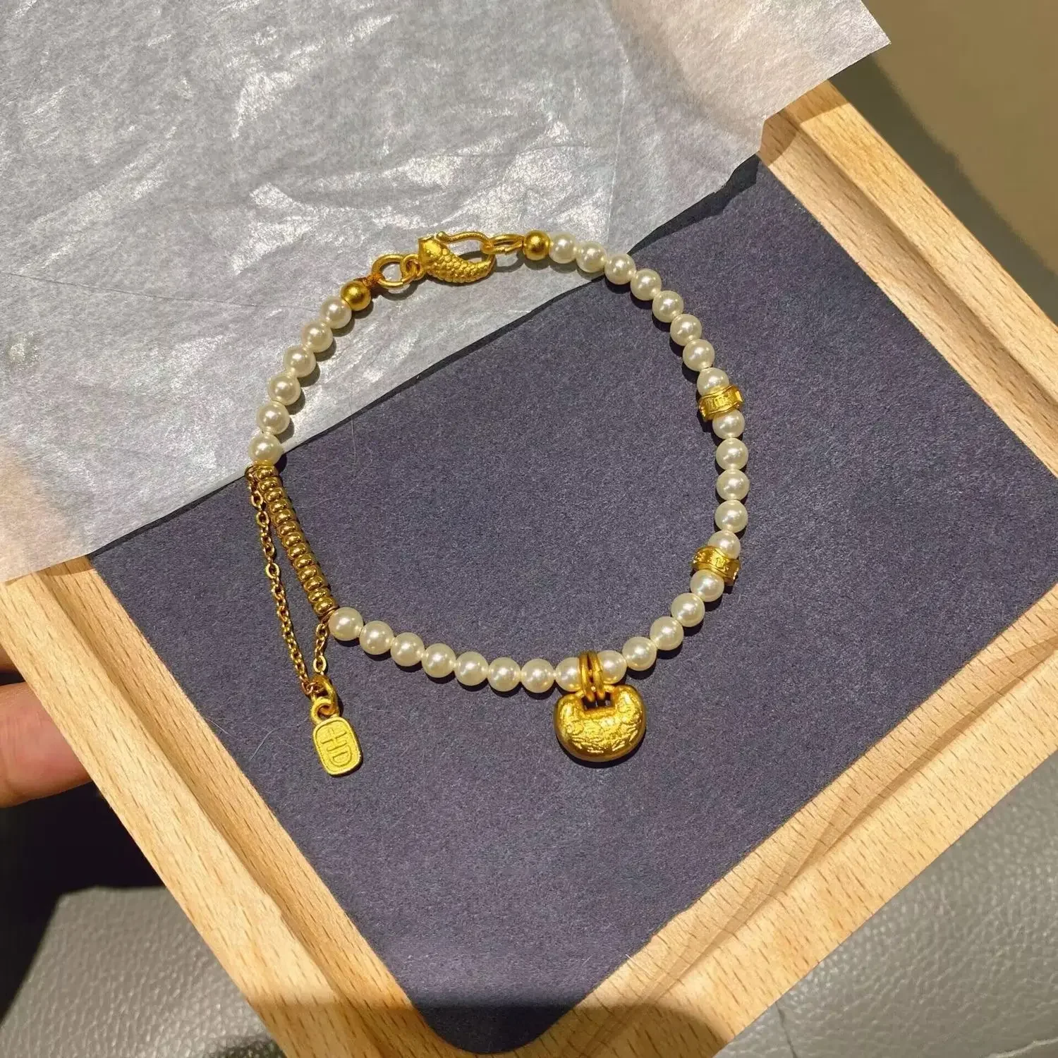 

UMQ Ancient Style Alluvial Gold Natural Shell Pearls Irregular Design All-Match Bracelet Female Elegant Jewelry Gift for Bestie