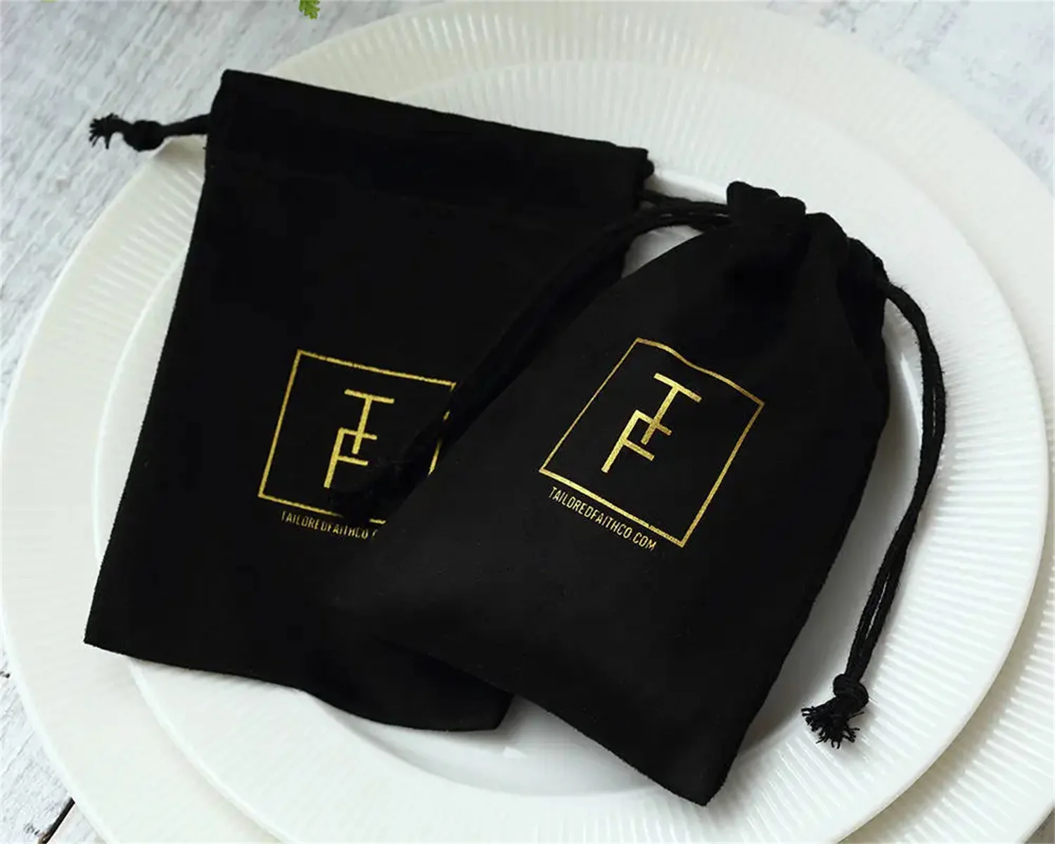 100 Black Flannel Jewellry Gift Bags Personalized Logo Velvet Jewelry Packaging Drawstring Pouches for Wedding Party Decoration