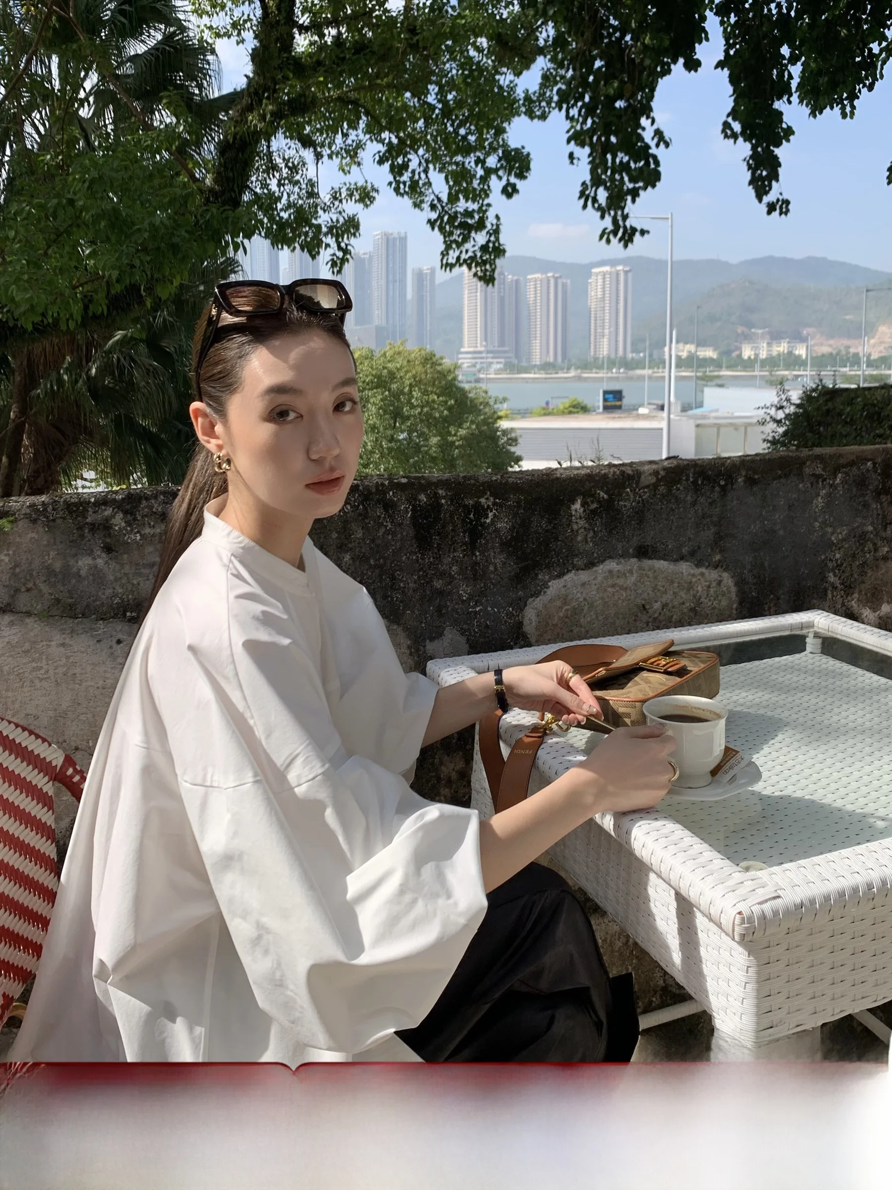 

Официальная женская свободная блузка Gakee с рукавами-фонариками, бежевая, весенняя новинка, модная, простая, универсальная, из полиэфирного волокна, круглый вырез...