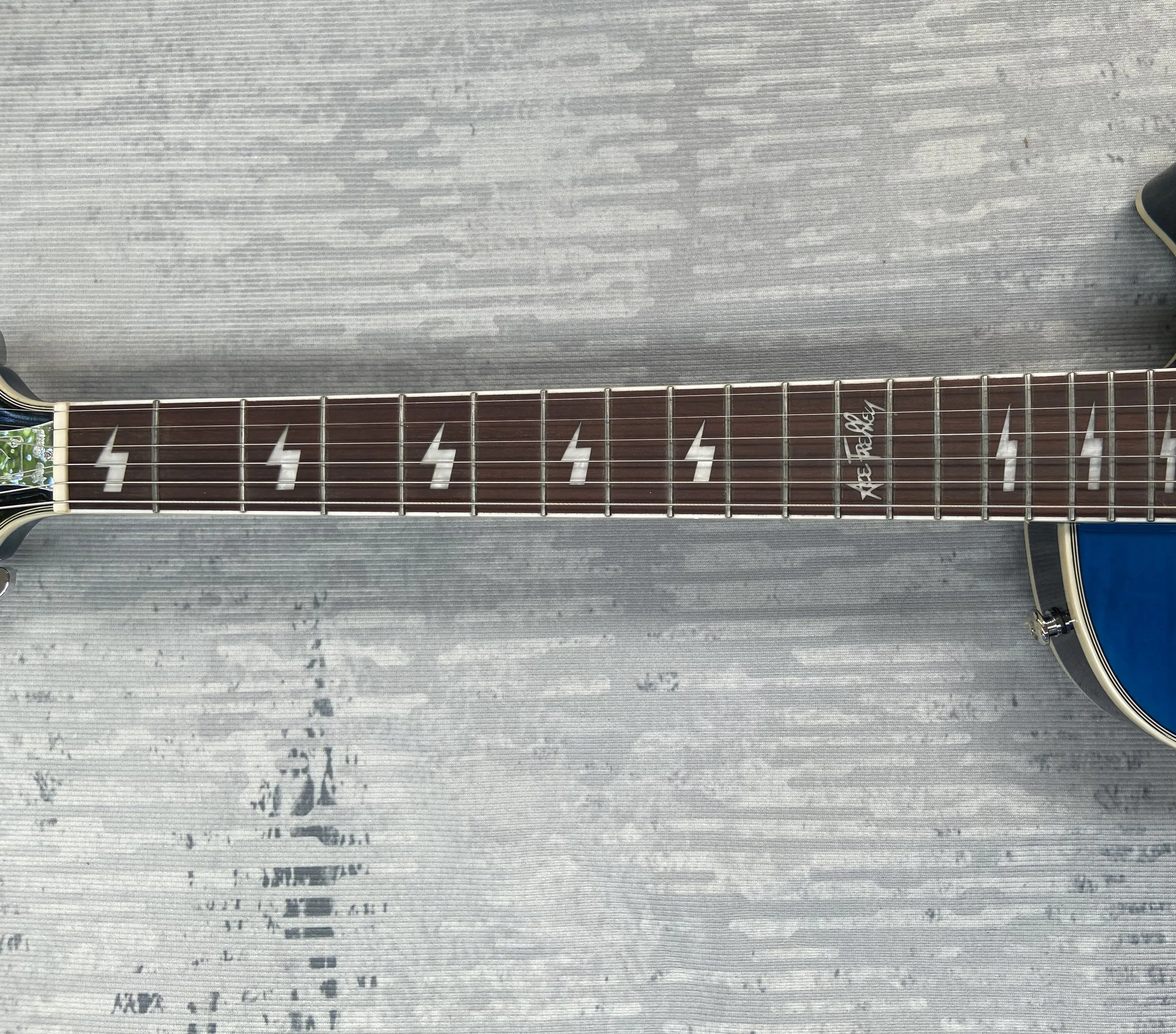 3 Pickup electric guitar. Flame maple, blue.12F has signature have logo, electric guitar, 3 days delivery made in China