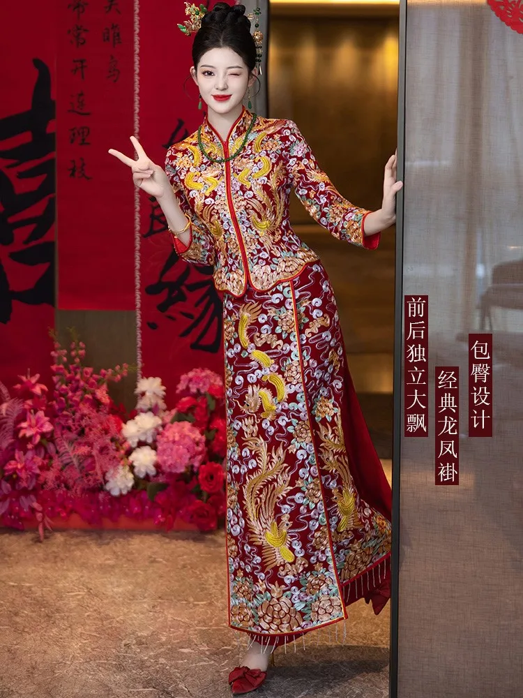 The dragon and phoenix gown wedding dress bride's attire Chinese toasting Five Blessings of