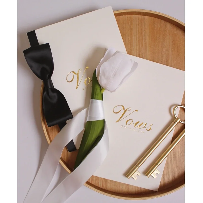 1 Pair Tie and Tulip Design Bronzing Wedding Vow Books with Pens Wedding Decoration Invite Gift Cards with Ribbon Vows Card