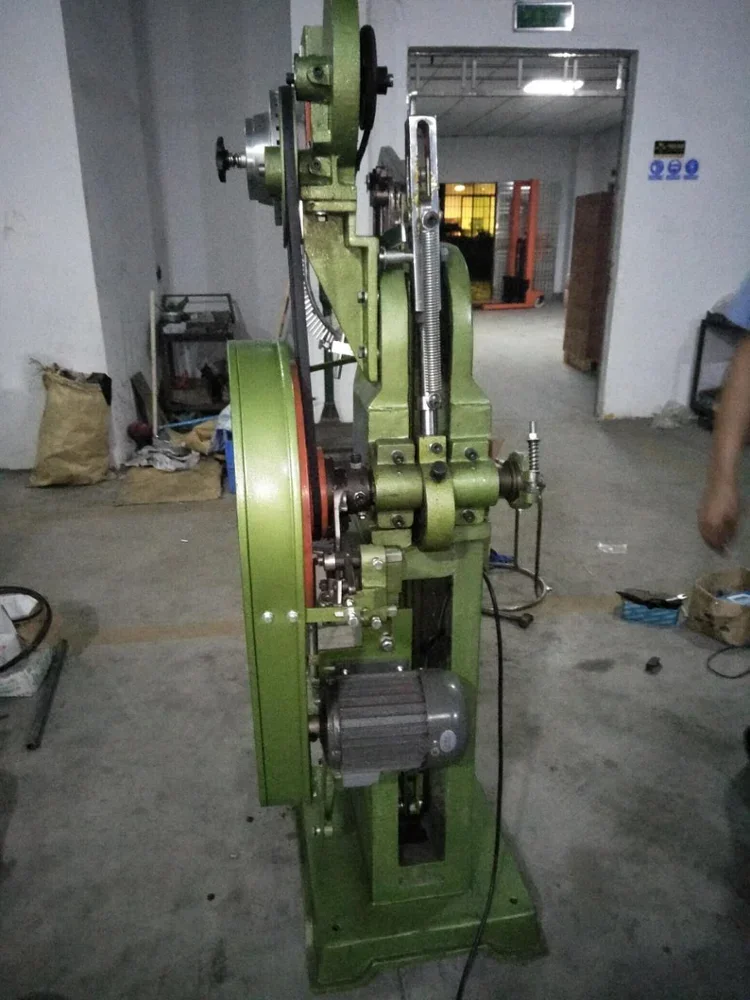 New Riveting Machine for Baby Prams and Folding Chairs at Competitive Price