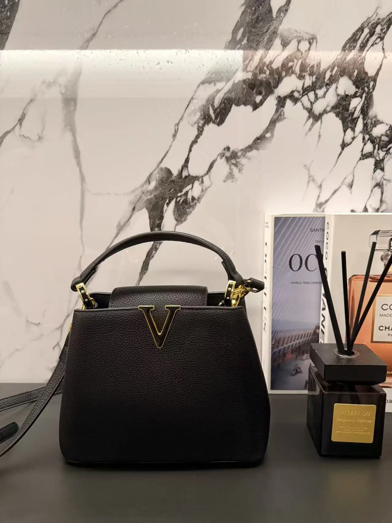 حقيبة يد فاخرة جديدة مع شعار المرأة الاتجاه حقيبة تسوق جلدية العلامة التجارية الأصلية الكلاسيكية حقائب كتف كروسبودي الإناث مع حزام