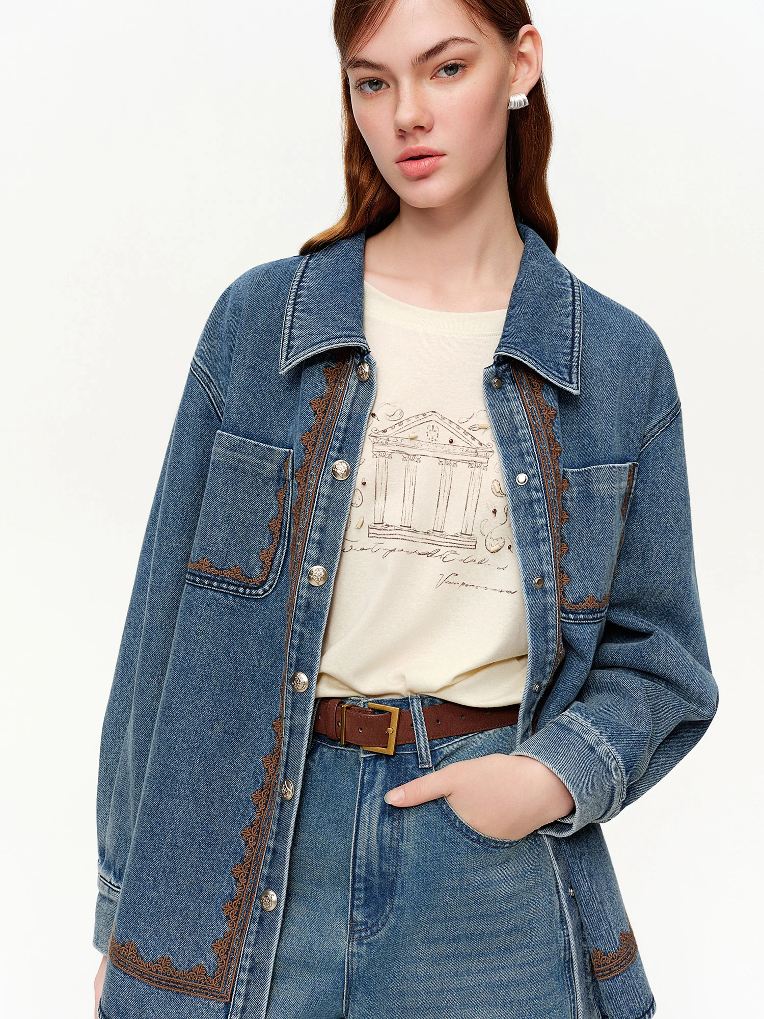 DUSHU Blue Contrast Embroidered Lace Denim Jacket 2026 Spring New Arrival Stylish Denim Outerwear Women Long Sleeved Cotton Coat