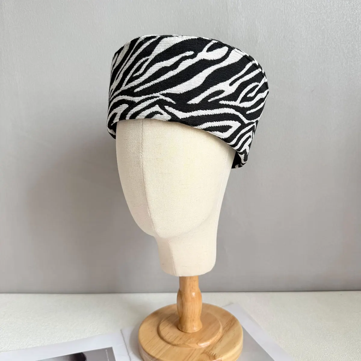 Französische Retro-Medizinbox-Mütze für Damen, britische Sommer-Herbst-Zebra-Print-Pillbox-Baskenmütze, Damen-Hepburn-Sonnenschutzkappe, Bonnet – Detail 9