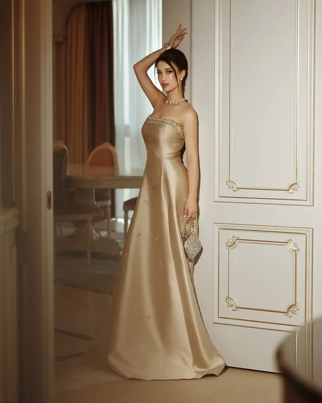 Ofherown Элегантные атласные вечерние платья цвета шампанского с кристаллами А-силуэта без бретелек Пром платья Вечернее платье для выпускного вечера для женщин по индивидуальному заказу