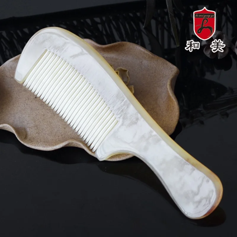 

Factory Hot Sale Smooth Handle Sheep Horn Comb 19cmLong Handle Hairdressing Comb Natural Colored Massage Comb Wholesale