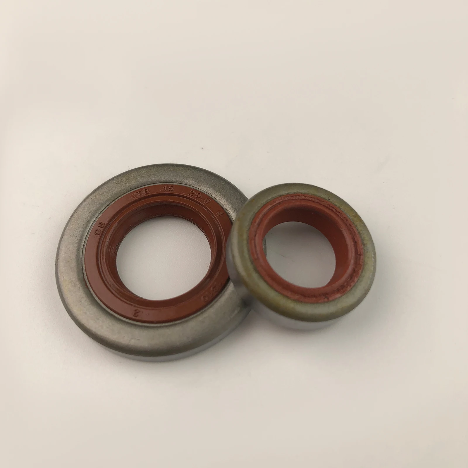 2Pcs Crankshaft Oil Seal Set Fit For STIHL 024 026 MS260 034 036 MS360 Chainsaw 9640 003 1600, 9640 003 1190 Garden Power Tool