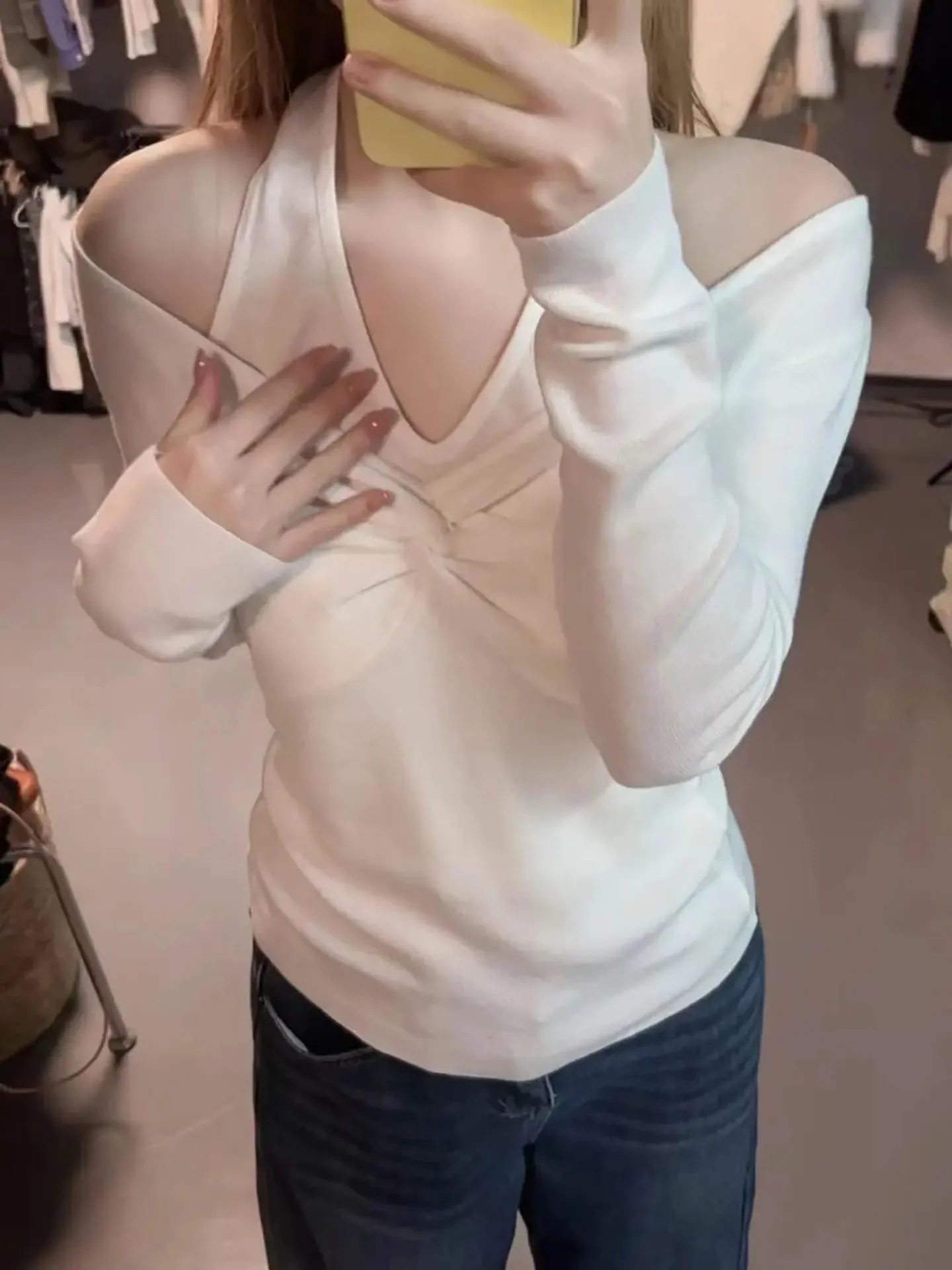 

White Sexy Knitted Top Women's Slim Fit Waist Control oulder Bared Sexy Versatile Base irt Spring 2026 Soft Long Sve V...