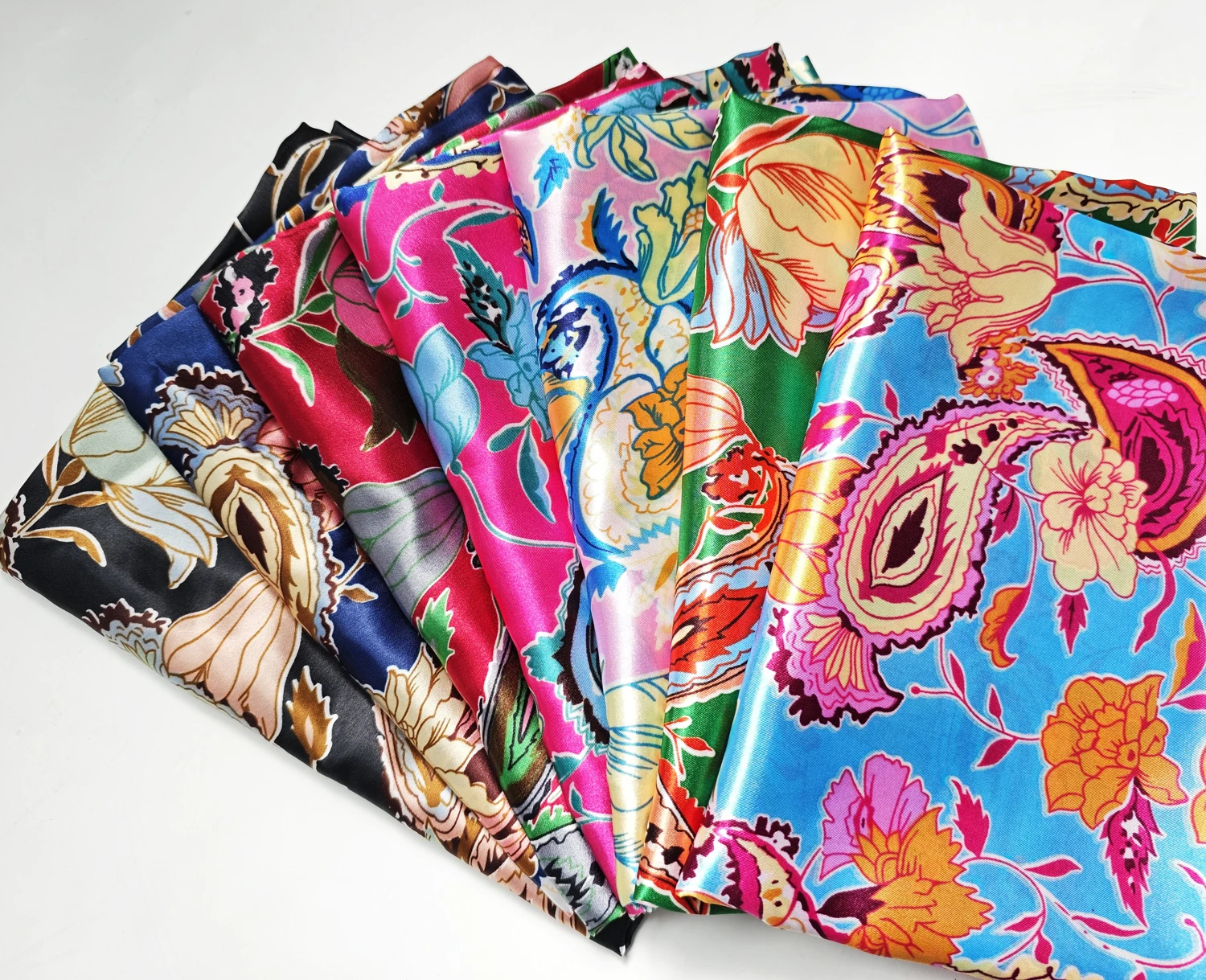 Image of Satinstoff mit Paisley-Muster, 58 Zoll breit, Meterware, seidige Schals, Tücher, Kleidermaterial, Satin