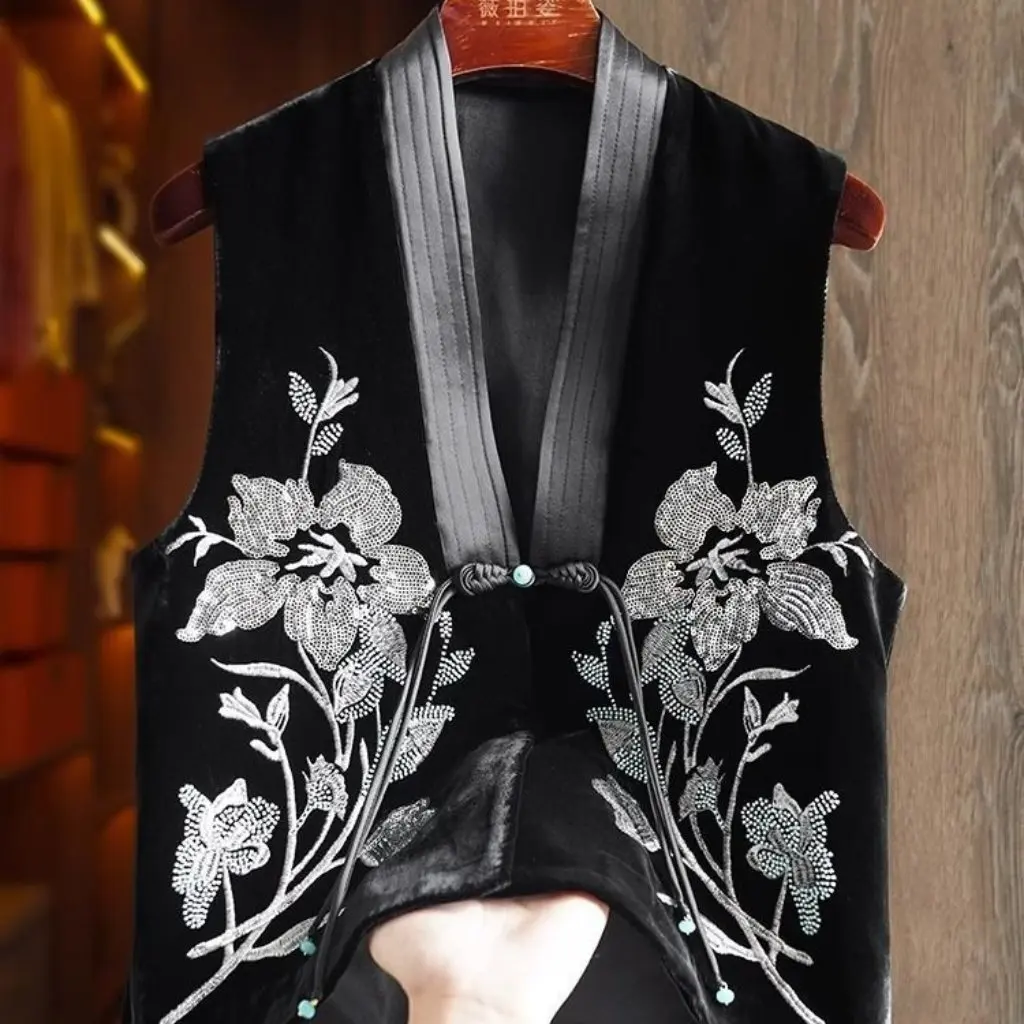 

High-End Silk Velvet Chinese Women's Vest Western Style Bead Embroidery Light Guofeng Buckle Top