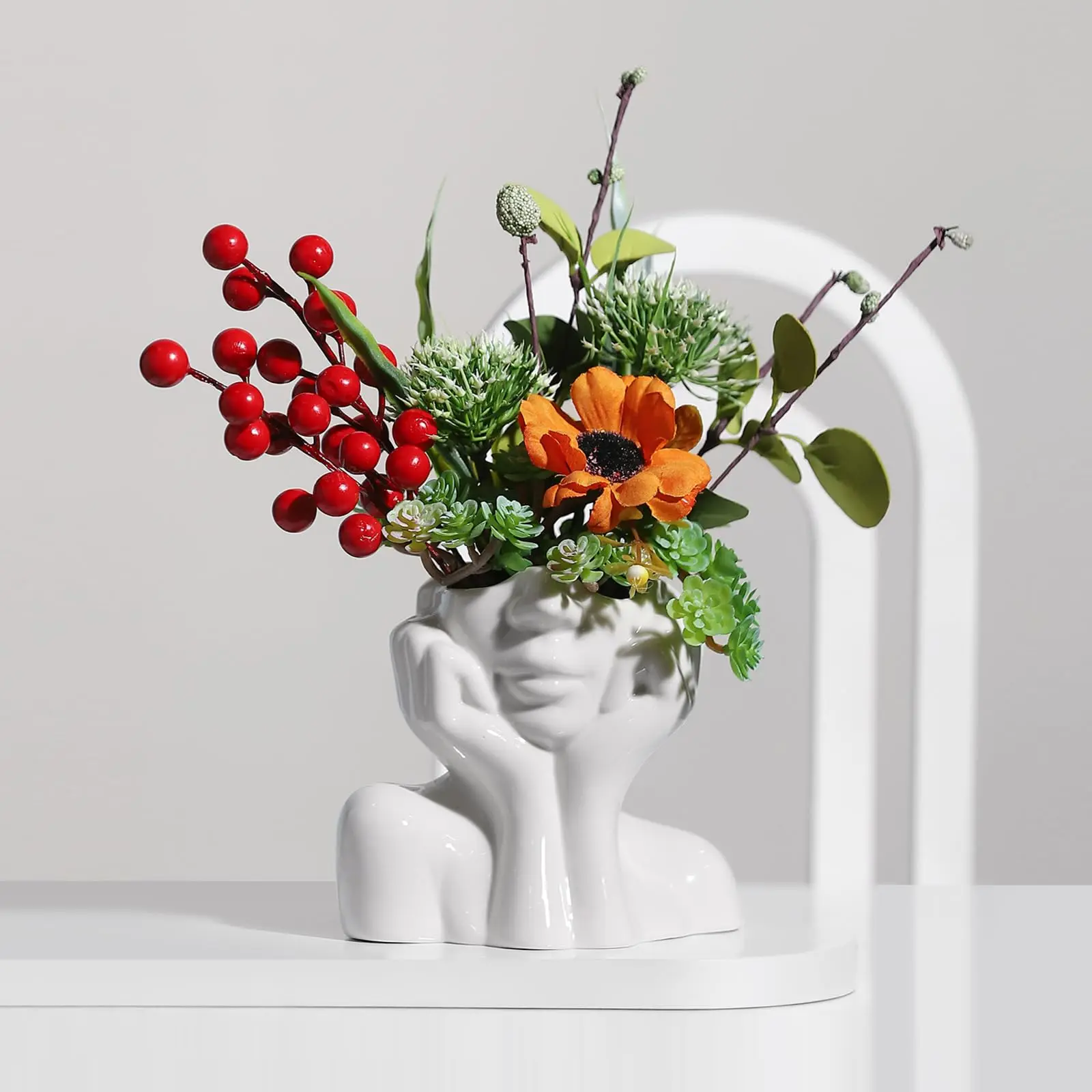 Ce porte-pinceaux de maquillage élégant est parfait pour décorer votre bureau et ranger les cosmétiques, les stylos et autres objets.