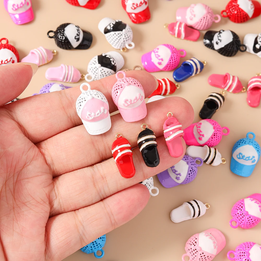 Leslie 5 Stück Niedliche Mini-Kawaii-Cartoon-Hut-Hausschuh-Anhänger für DIY-Ohrringe, Halsketten und Handgemachten Schmuck – Detail 1