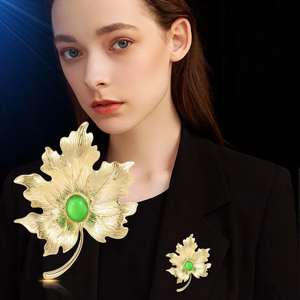 

Exquisite Maple Leaf High-end Women's High-end Luxury Classic Smart Design Suit Coat Decoration Office Party Niche Accessories
