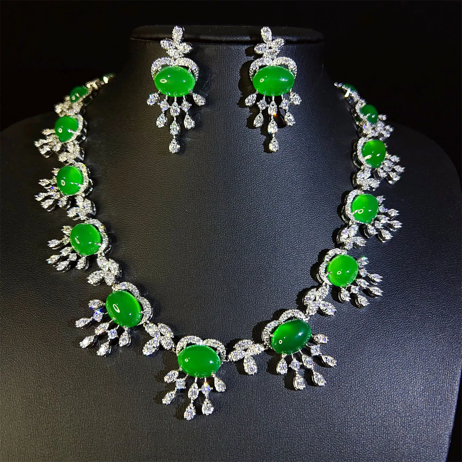

European and American Style Retro Cute Shiny Amber Green Jewelry Necklace Earring Set Women's Holiday Wedding Bridal Gift M-1019