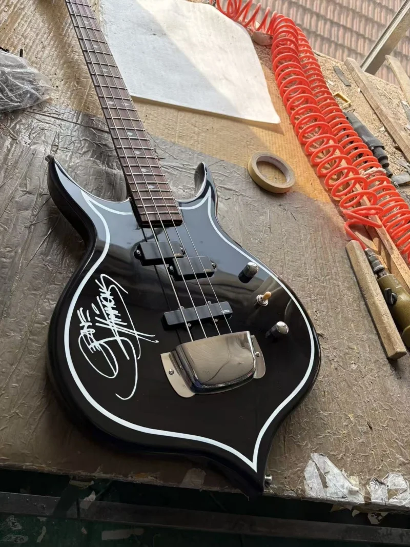 Black pear-shaped 4-string electric bass, rosewood fingerboard, white binding on the body, solid wood quality, high-gloss