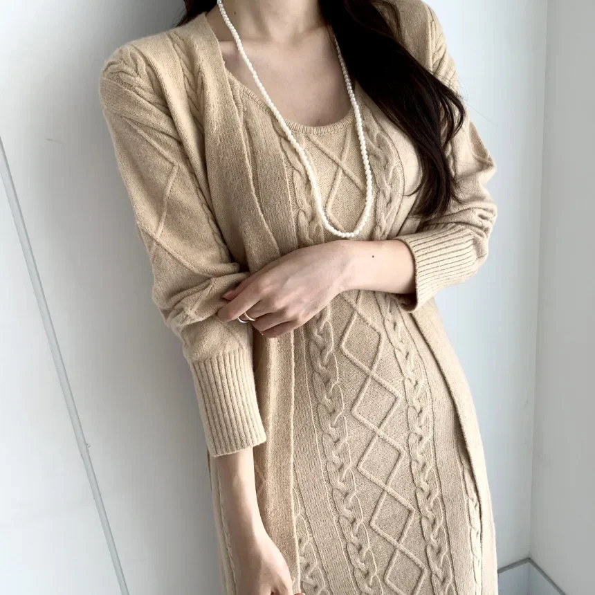 Women\'s 2023 new French hemp pattern cardigan sweater + knitted halter dress set