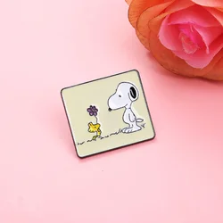 Snoopy broche dos desenhos animados emblemas japoneses bonito lapela emblemas para mochilas maleta anime pino de metal para roupas acessórios jóias