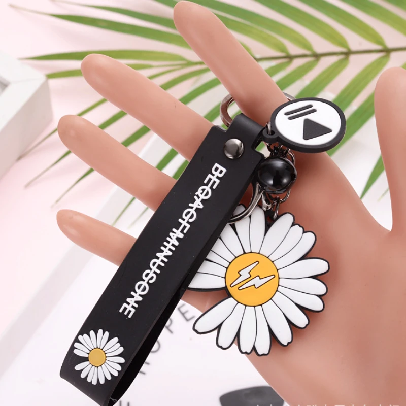 Cute Keychain  Daisy Key Chain Creative Sunflower Key Ring Bag Pendant Car Accessories Ins Small Gifts