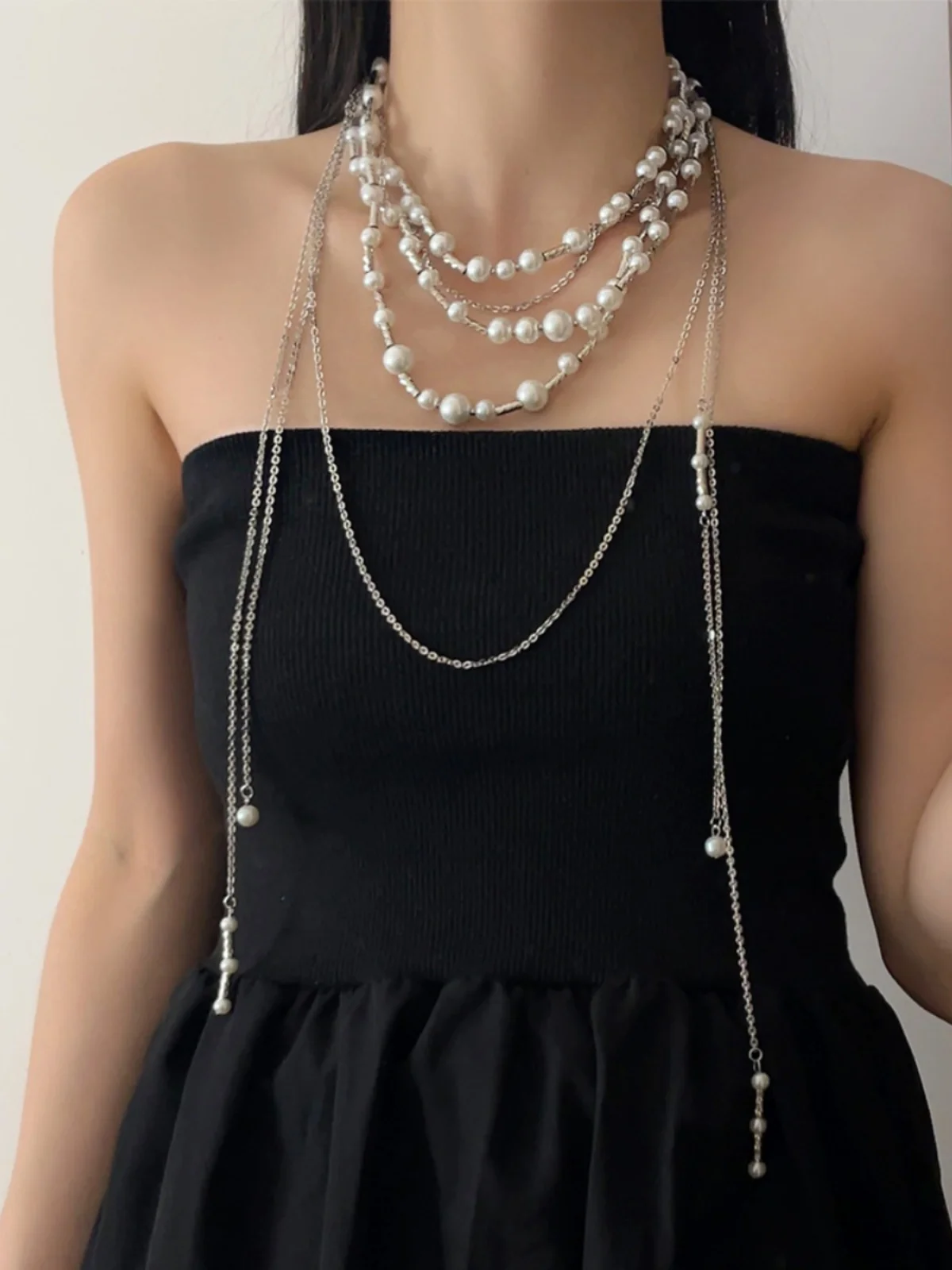 

Vintage Multilayer Pearl Necklace Long Sweater Chain Choker Accessory Elegant Clavicle Chain for Women