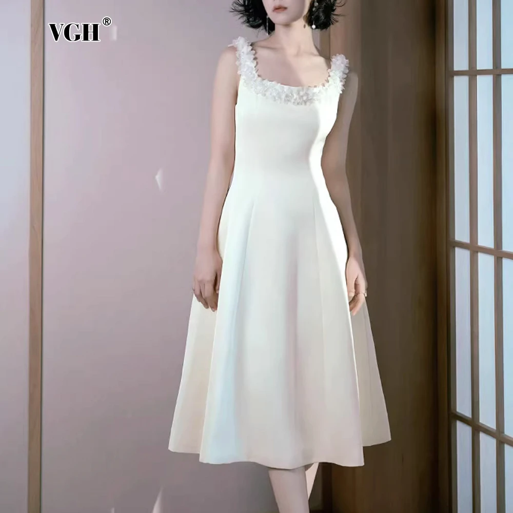 

VGH Elegant Beige Lace Strap Accent Midi Dress for Women Square Collar Sleeveless Slimming Flowy Flared Skirt for Celebrations