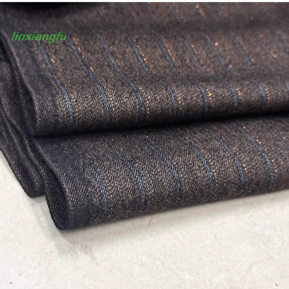 

Утолщенная шлифовальная камвольная ткань с золотыми линиями, яркий шелк, продвинутая частная высококачественная ткань для одежды на заказ, мягкая восковая шерсть.