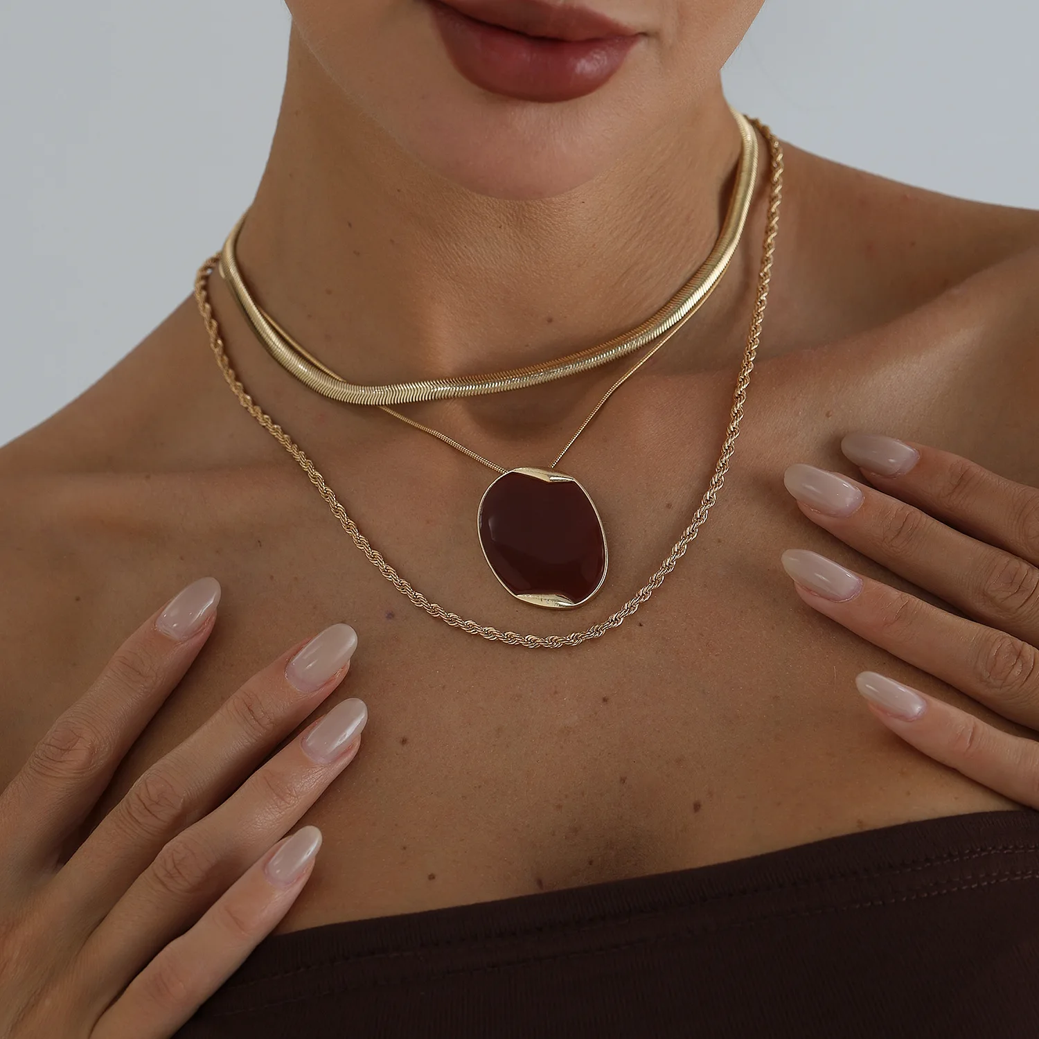 American Fashion Sexy Spicy Girl Wine Red Oval Pendant Necklace for Women Multi-layer Snake Bone Chain Jewelry Christmas Gift