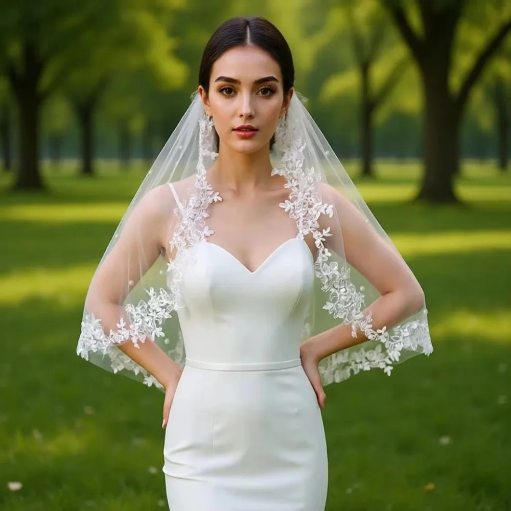 75CM Short Wedding Veil Pearl Beaded Lace Edge Bridal Veil with Comb Marriage One Layer Veils Accessory