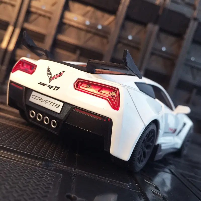 سيارة رياضية من Corvette Z06 من خليط معدني ، سيارات لعبة ، محاكاة نموذج سيارة ، مجموعة صوت وضوء ، هدية لعبة ، 1:32